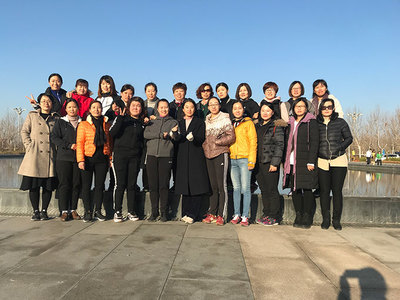 市公交公司開展‘三·八’健步行暨文藝表演活動，展現巾幗風采